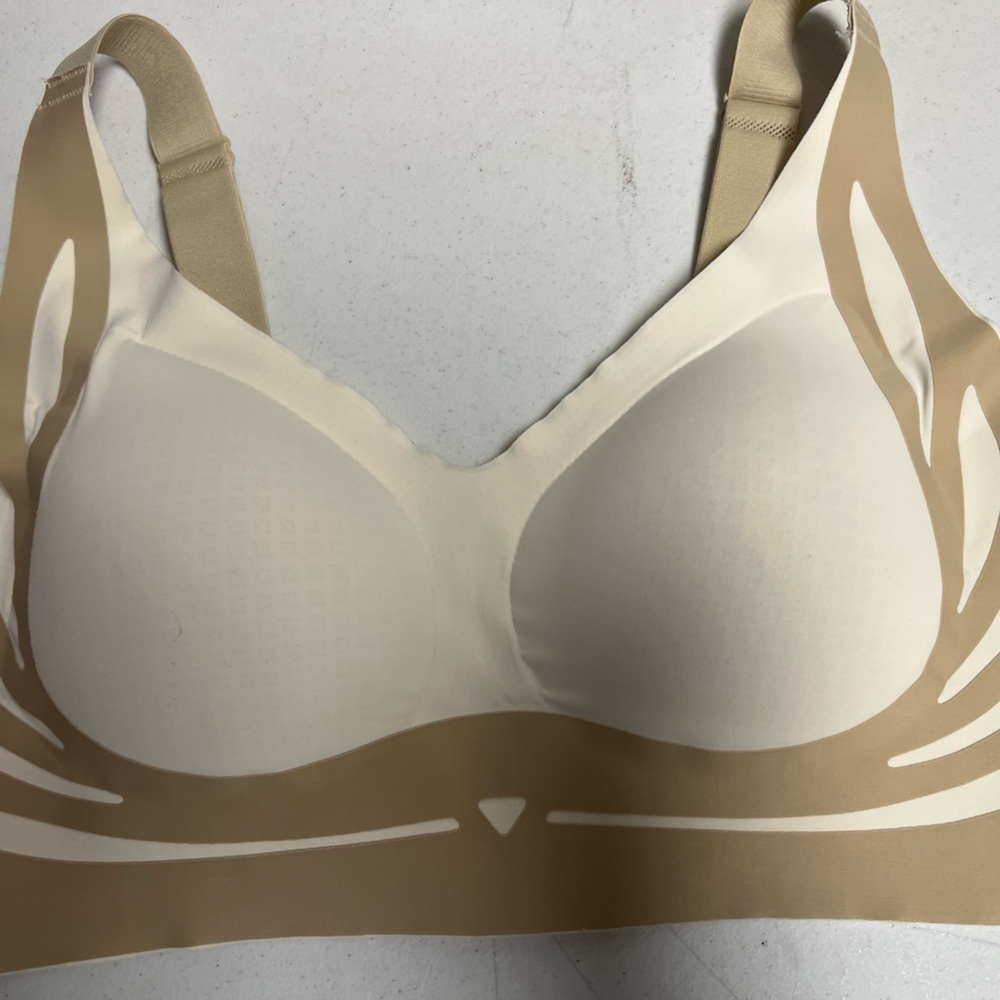 LUSH FITTING BRA. TAN & CREAM EXCELLENT CONDITION. LIKE NEW. SIZE 4XL